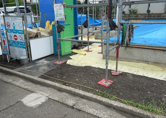 【駐車場】 | 駐車場と明記されていても、最小スペースでつくられた駐車場だと大型車は駐車できなかったり、出入りしにくくなったりする可能性があります。お車のサイズと購入したい物件の駐車場のサイズを現地で確認しましょう。