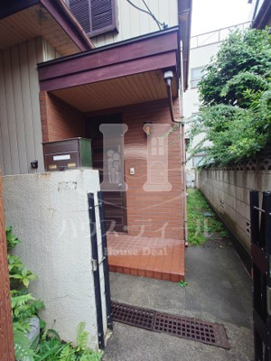 【エントランス】 | 川口市並木3丁目戸建 | 落ち着いたエントランスです