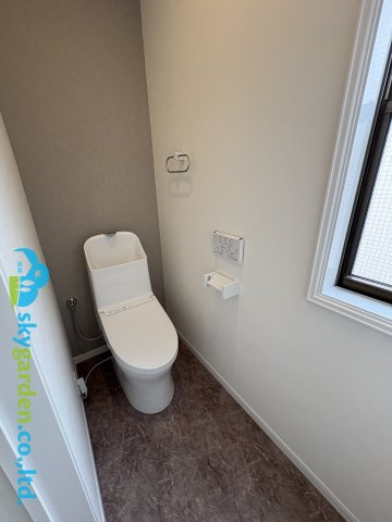 藤沢市大鋸１丁目　中古戸建のトイレ|トイレは各階に１か所、計３か所あります
全部新品交換済みです