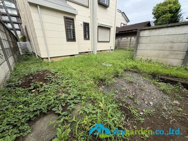 藤沢市大鋸１丁目　中古戸建の庭|実は裏側に広い庭があります