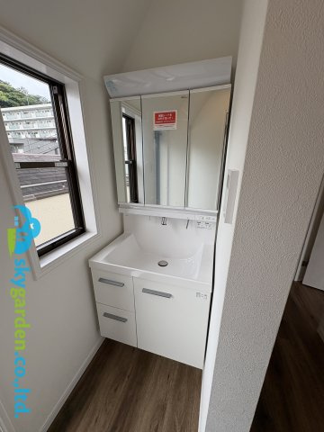 藤沢市大鋸１丁目　中古戸建の独立洗面台|2階の洗面化粧台（新品）