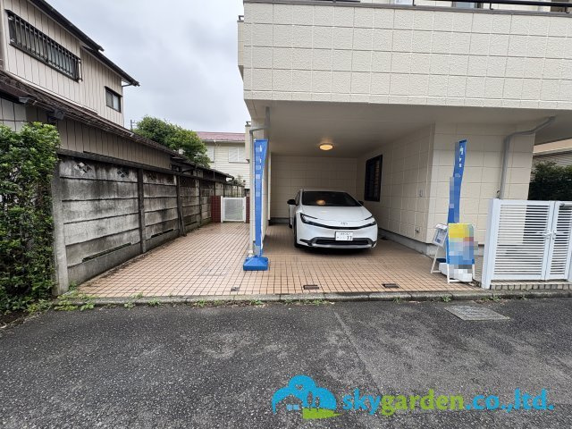 藤沢市大鋸１丁目　中古戸建の駐車場|車種によりますが並列２台駐車可能