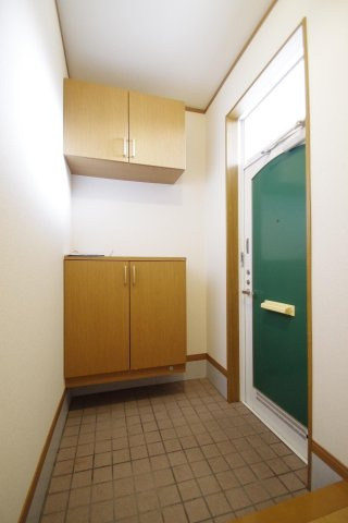 ハイツサンライズＣ棟の玄関