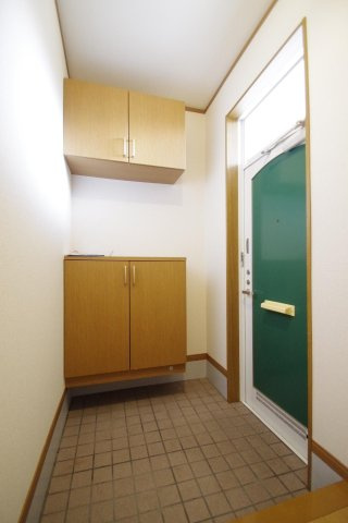 ハイツサンライズＣ棟の玄関