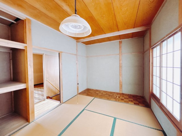 【中古戸建】桐生市東5丁目の和室|■和室｜季節物がたくさん収納できる押し入れは衣替えや模様替えで大活躍！