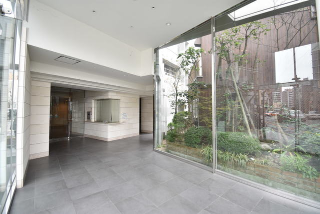 福岡市博多区住吉３丁目の賃貸マンションのエントランス