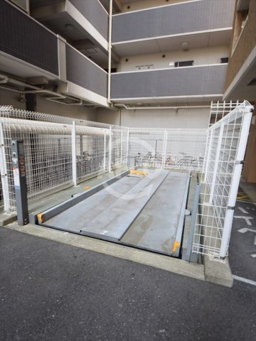 クレストコート難波サウスの駐車場|サムティ難波Wied（サムティナンバウィード）　駐車場