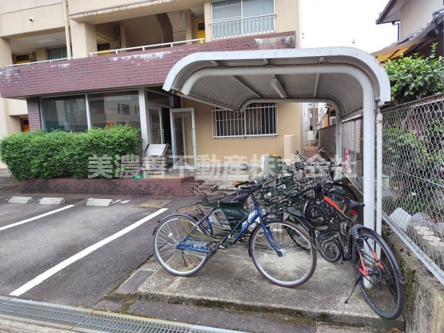 ６７１００　岐阜市上土居４丁目アパートの駐輪場