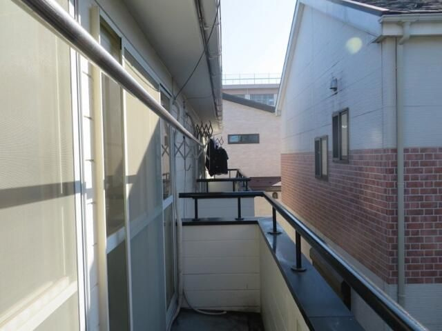 川口市新井町のアパートのバルコニー