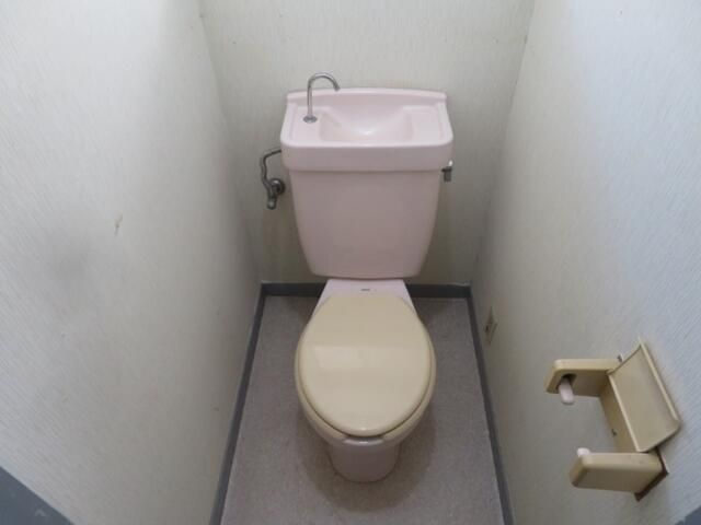 川口市新井町のアパートのトイレ