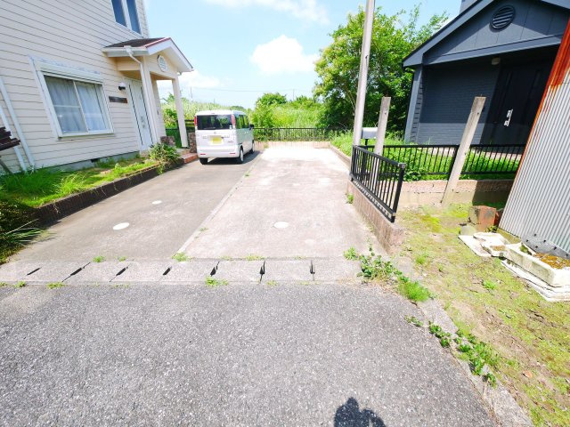 大網白里市大網　中古戸建の駐車場|内外装リフォーム済み令和8年6月 ベイシアスーパーセンター徒歩約4分システムキッチンユニットバス新品