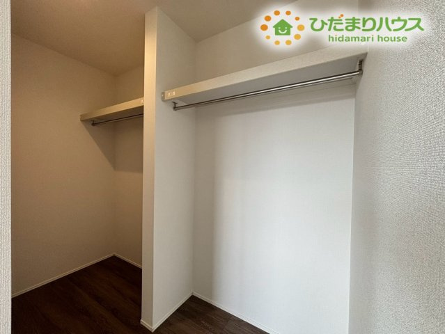 鴻巣市下忍　3期　新築一戸建て　グラファーレ　02の収納|お洋服だけでなく、スーツケースや季節物の家電なども、まとめて収納できる大容量のウォークインクローゼットです！お部屋の中にお荷物を置かずに済むので、いつもすっきりと片付いたお部屋を保つことができますよ♪
