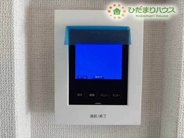 鴻巣市下忍　3期　新築一戸建て　グラファーレ　02のセキュリティ|お家の中から、外の様子を、TVモニターで、しっかりと確認できるインターホンです！来客時も、お相手の顔を見て対応できるので、毎日の暮らしを、安心して過ごせます♪お子様のお留守番の際も安心ですね！