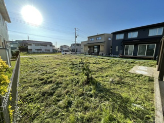 【前面道路含む現地写真】 | グランファミーロ高砂　土地　巌根駅 | 見通しのよい前面道路。交通量も少なく静かな住環境です。