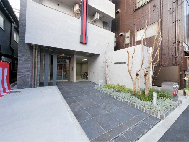 大阪市港区市岡元町３丁目の賃貸マンションのエントランス