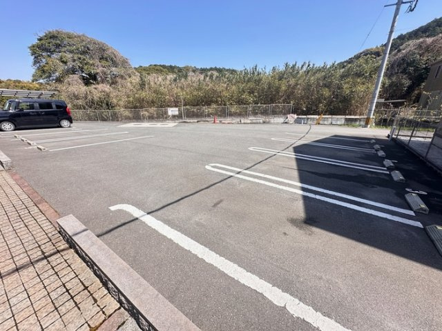テロワール六番館の駐車場