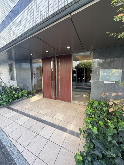 エスティメゾン新中野のエントランス|外の入り口です
