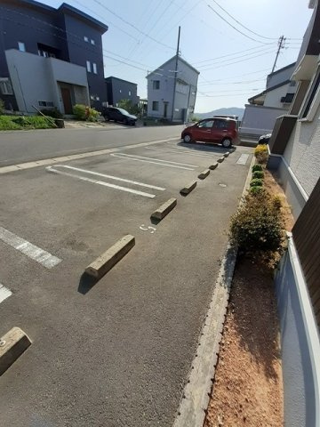 ティー　スクエア　Ａの駐車場