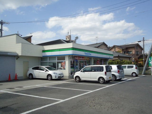 エスパース　彩華Ａの周辺|ファミリーマート岡崎橋目店まで550m