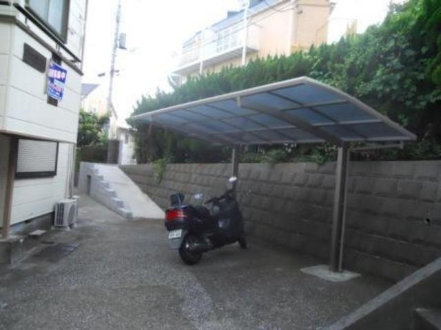 カーサ・ヌオーバのその他共用部分|大型バイクも無料で置ける駐輪場