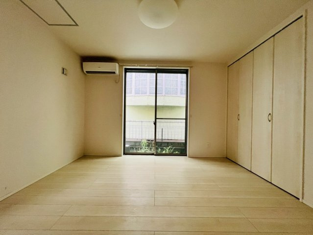 【洋室】 | 西東京市栄町１丁目　中古戸建て | 穏やかな寛ぎを届ける上質仕様のゆとりある洋室で自分時間を充実
