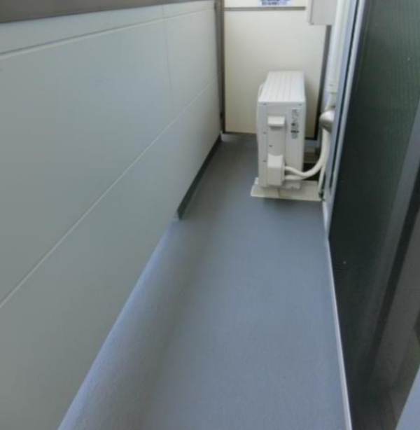 八王子市松木のアパートのバルコニー