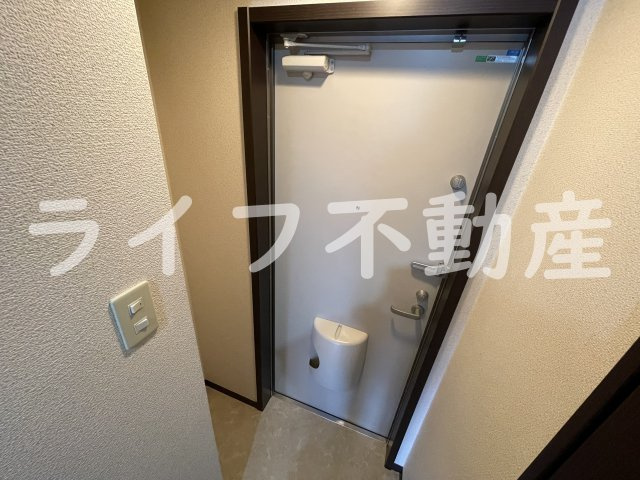エスティームⅡ番館の玄関|収納もある玄関です