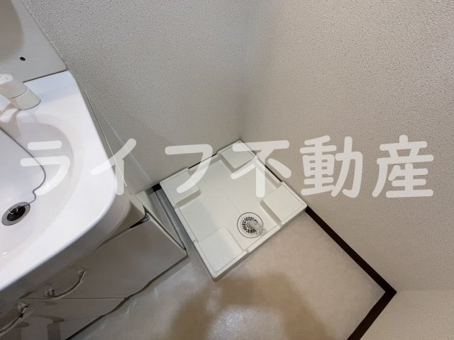 エスティームⅡ番館の洗面所|明るい洗面所です