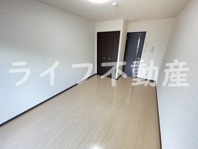 エスティームⅡ番館の居間・リビング|使いやすい居間です