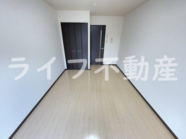 エスティームⅡ番館の居間・リビング|使いやすい居間です