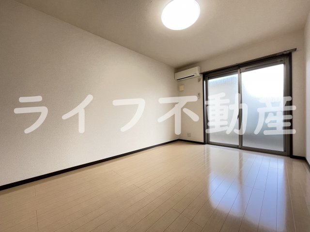 エスティームⅡ番館の居間・リビング|こちらの居間で趣味の時間をお楽しみください