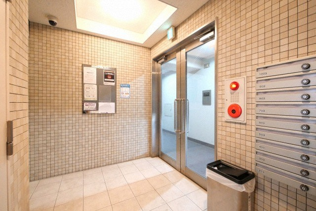 大阪市中央区瓦町４丁目の賃貸マンションのエントランス