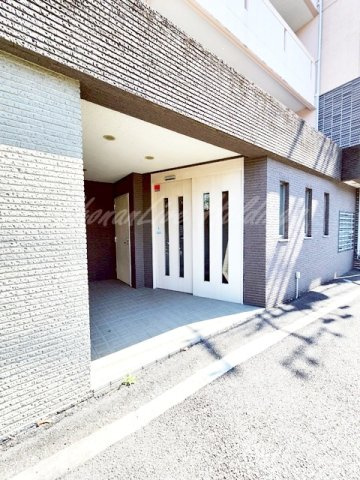 横浜市西区岡野２丁目の賃貸マンションのエントランス|綺麗なエントランス♪