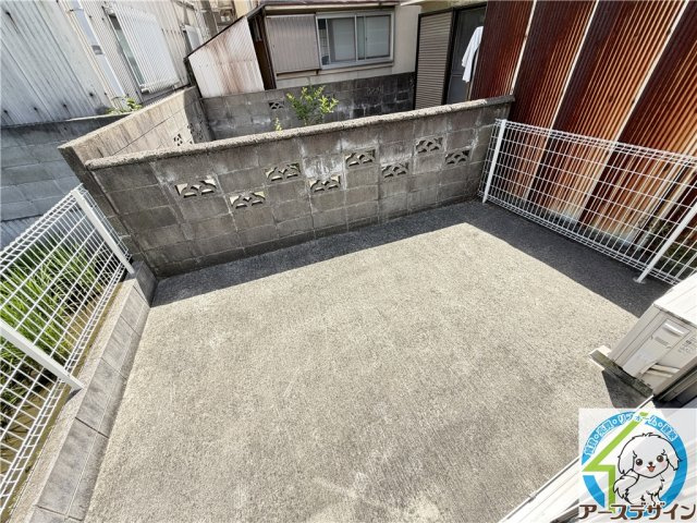 アジール・デュオA棟の庭
