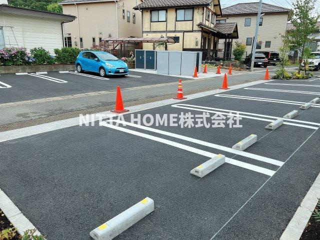 舞鶴市字境谷の賃貸マンションの駐車場|敷地内に駐車場も完備◆