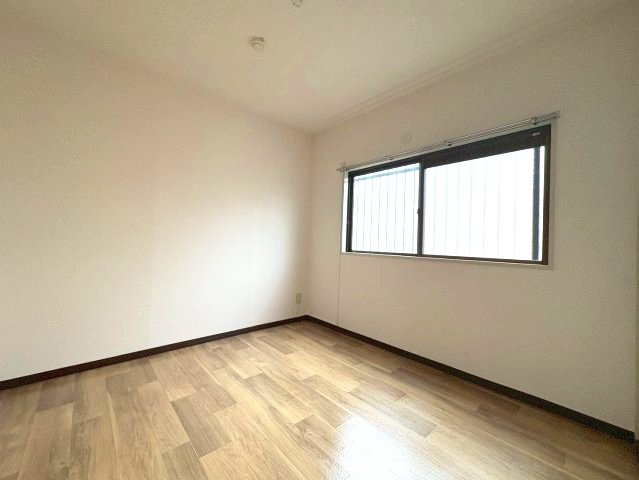 サンクレスト杉村の洋室