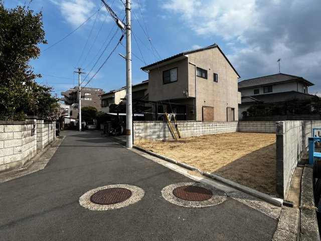リラクス屋島Ⅰの前面道路含む現地写真|外はこのようになっています