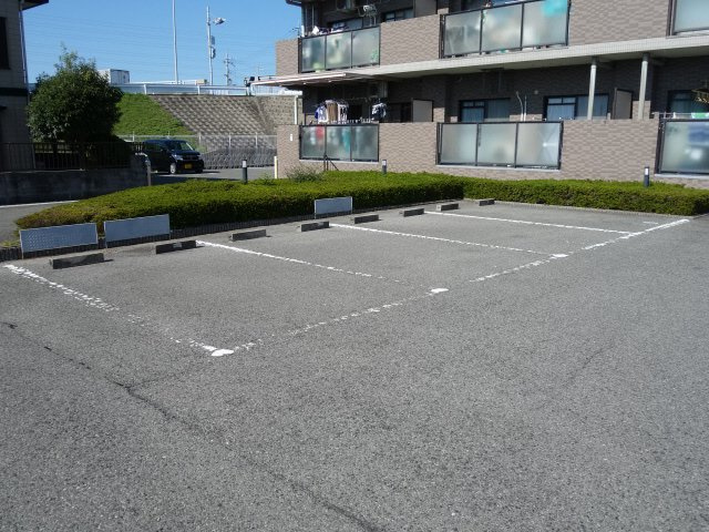 ボヌール安井の駐車場