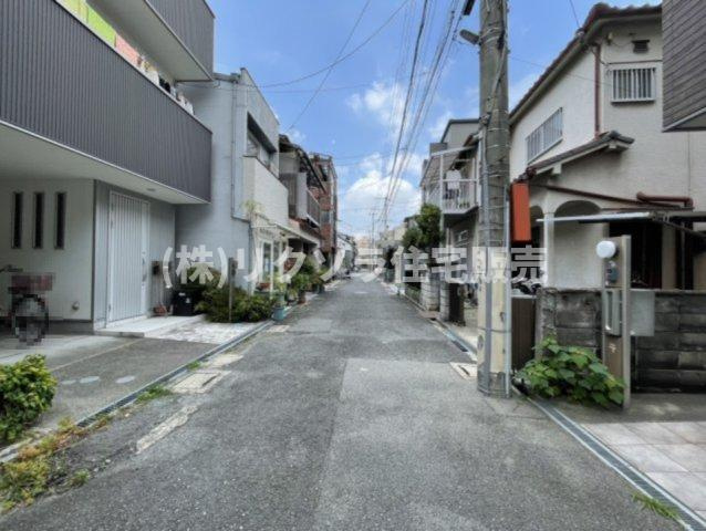 東町2丁目　中古一戸建ての前面道路含む現地写真|前道　南　幅員4.0ｍ
■物件内覧・資金計画相談・住宅ローン相談、リフォーム相談、お問合せ受付中■
※当日・翌日のご内覧、ご相談はお電話でのお問合せがスムーズです！