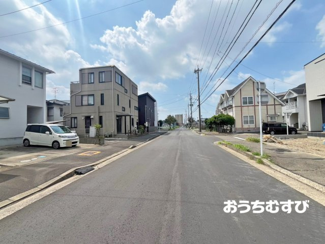 春日井市前並町6期(全3棟)の前面道路含む現地写真