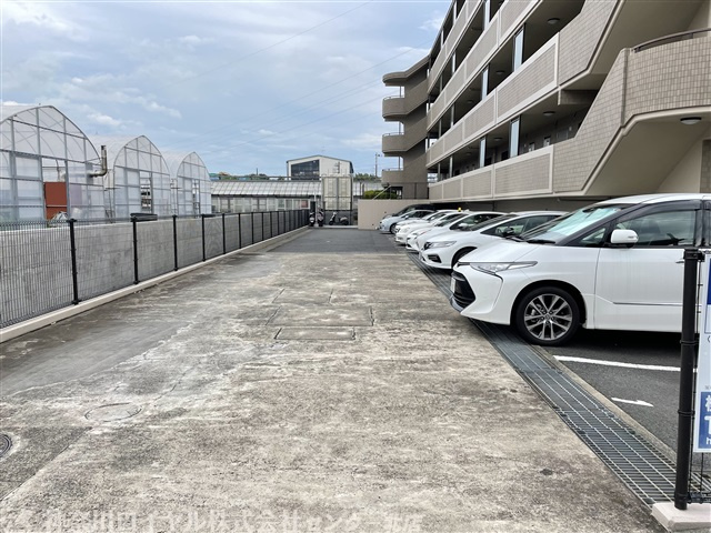 【駐車場】