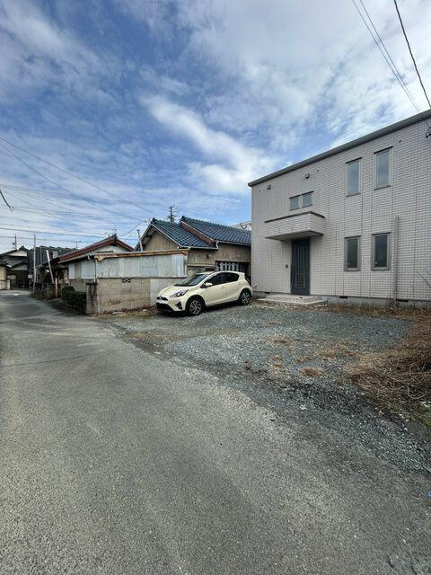 豊川市伊奈町南山新田の中古一戸建の前面道路含む現地写真|詳細はお気軽にお問合せください！
レスト不動産　TEL0532‐55‐1555