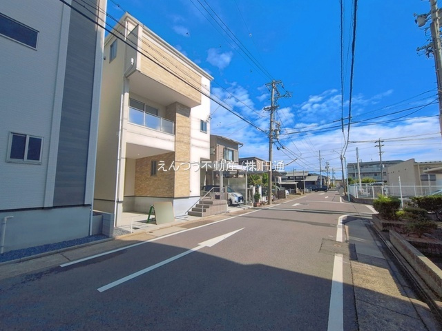 新福寺町2期の前面道路含む現地写真