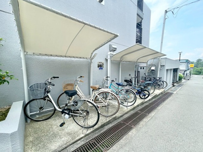 【駐輪場】 | 日商岩井第4緑地公園マンション | 現在ご返済中のカーローン・カードローン・教育ローンなどを住宅ローンに一本化したり、家具家電購入費用・引越し費用を住宅ローンと組み合わせるなど、お客さまにメリットの多い住宅ローンのご提案が可能です。