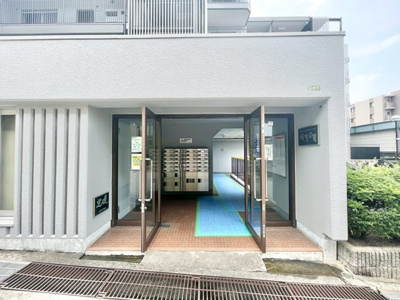 【エントランス】 | 日商岩井第4緑地公園マンション | エイブル売買事業部では、箕面市・豊中市・吹田市・池田市・茨木市・高槻市の北摂エリア全域で、物件のご紹介を致しております。北摂エリアにて購入物件をお探しの際は、当社までお問合せ下さいませ。