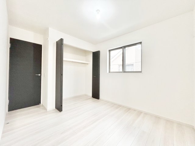 大和市上和田3期　新築1棟の洋室|採光・通風が心地よいお部屋♪子供部屋や書斎など多目的に使えて、成長に合わせた部屋割り変更も可能です。

