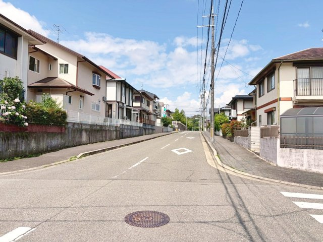 中古戸建　東つつじヶ丘曙台4丁目の前面道路含む現地写真