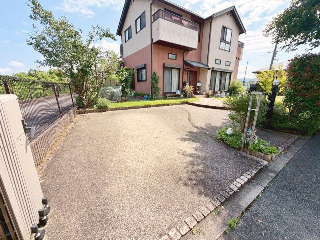 中古戸建　東つつじヶ丘曙台4丁目の駐車場
