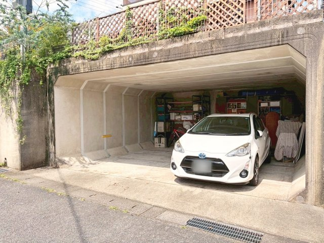 中古戸建　東つつじヶ丘曙台4丁目の駐車場