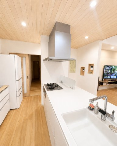 東金市下谷　　平屋中古戸建のキッチン|令和4年3月築 ３LDK平屋 リビング約24.5帖敷地約180坪 ドックラン BBQ可能閑静な分譲地